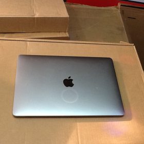 uk-used-apple-macbook-pro-2018-touchbar-core-i5-8gb-256gb-ssd
